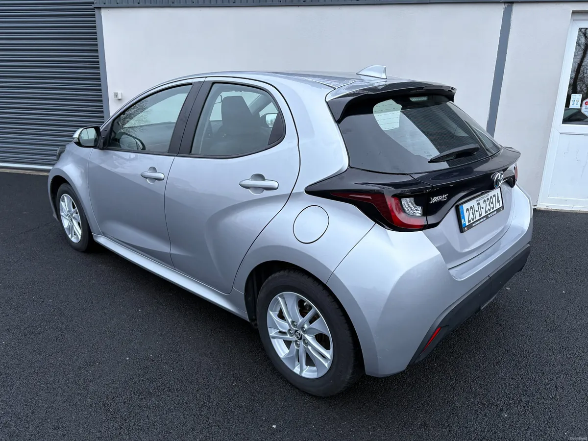 231 Toyota Yaris 1.5 Hybrid Luna Auto - Image 3