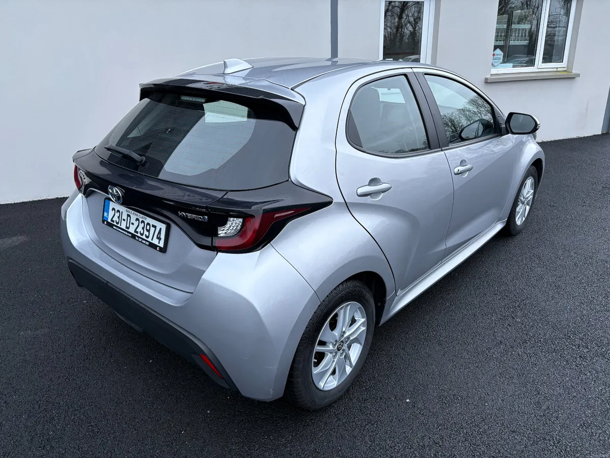 231 Toyota Yaris 1.5 Hybrid Luna Auto - Image 4