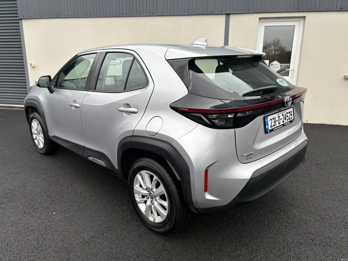 231 Toyota Yaris Cross 1.5 Hybrid Luna Auto - Image 3
