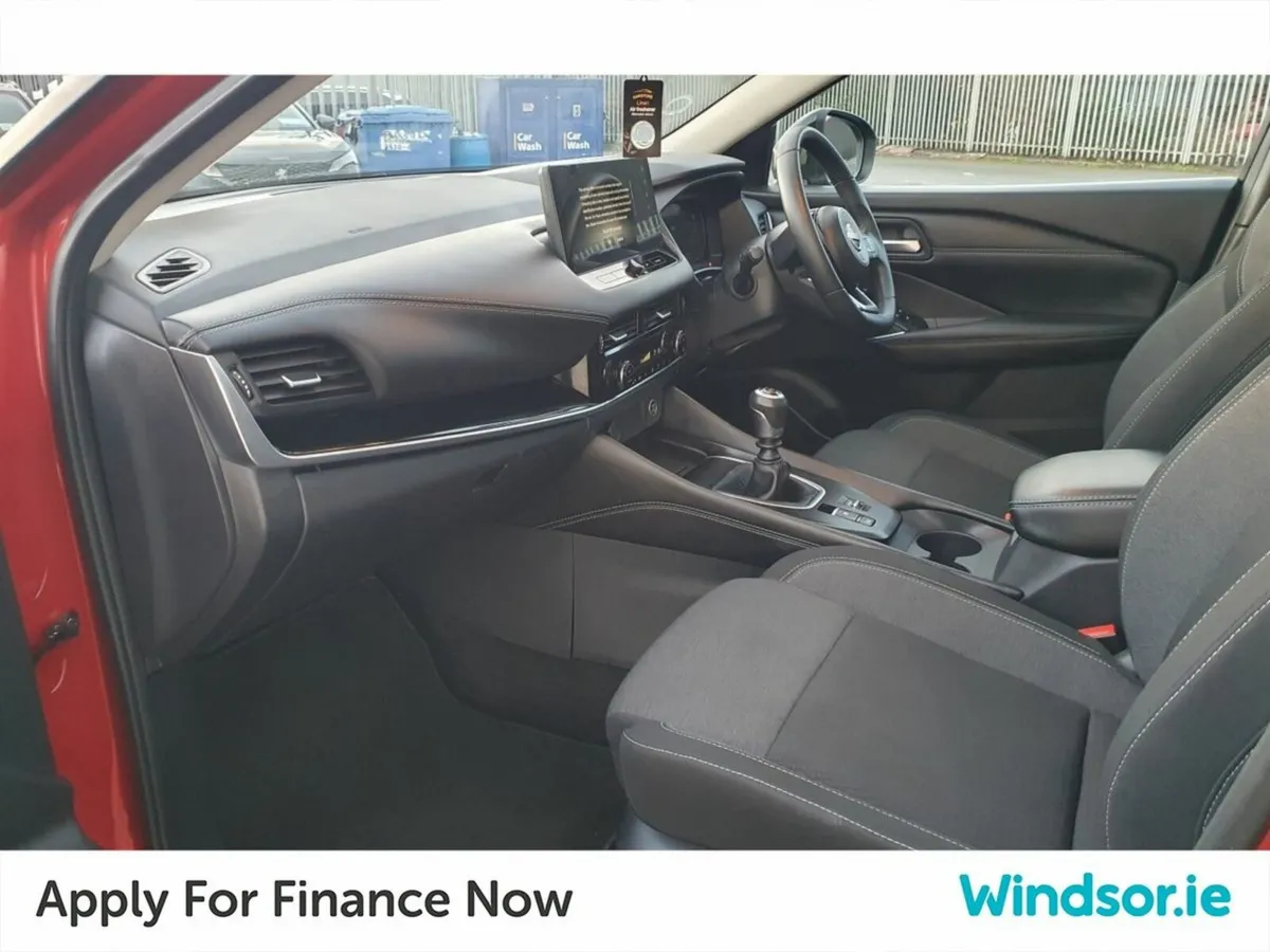 Nissan Qashqai 1.3 PET MILD HYBRID SV PREMIUM - Image 4