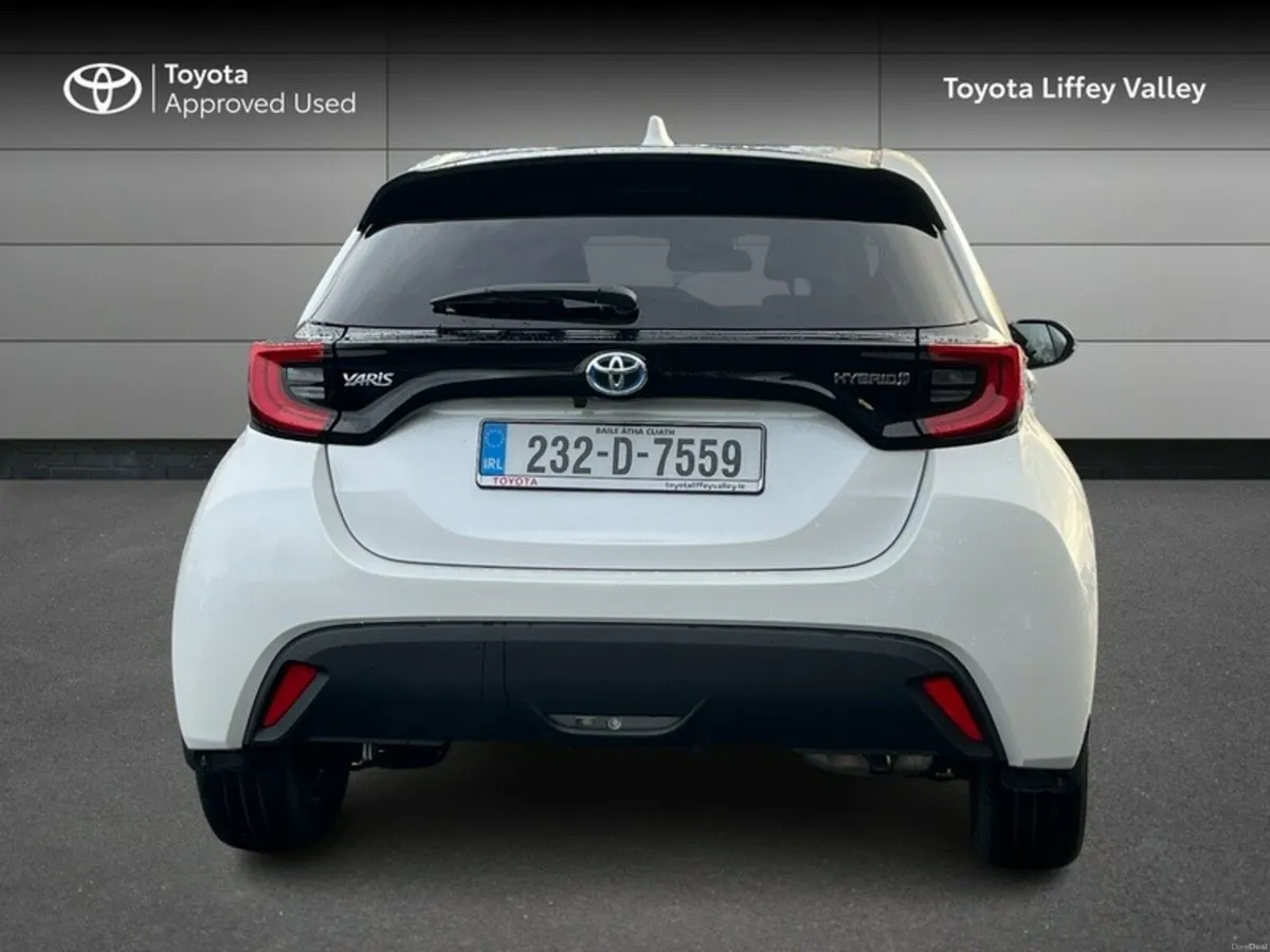 Toyota Yaris YARIS HYBRID LUNA SPORT - Image 4