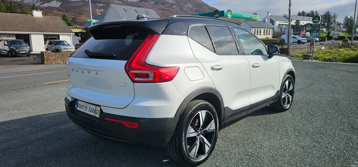 Volvo XC40 Recharge Hybrid R-Line 2022 - Image 3