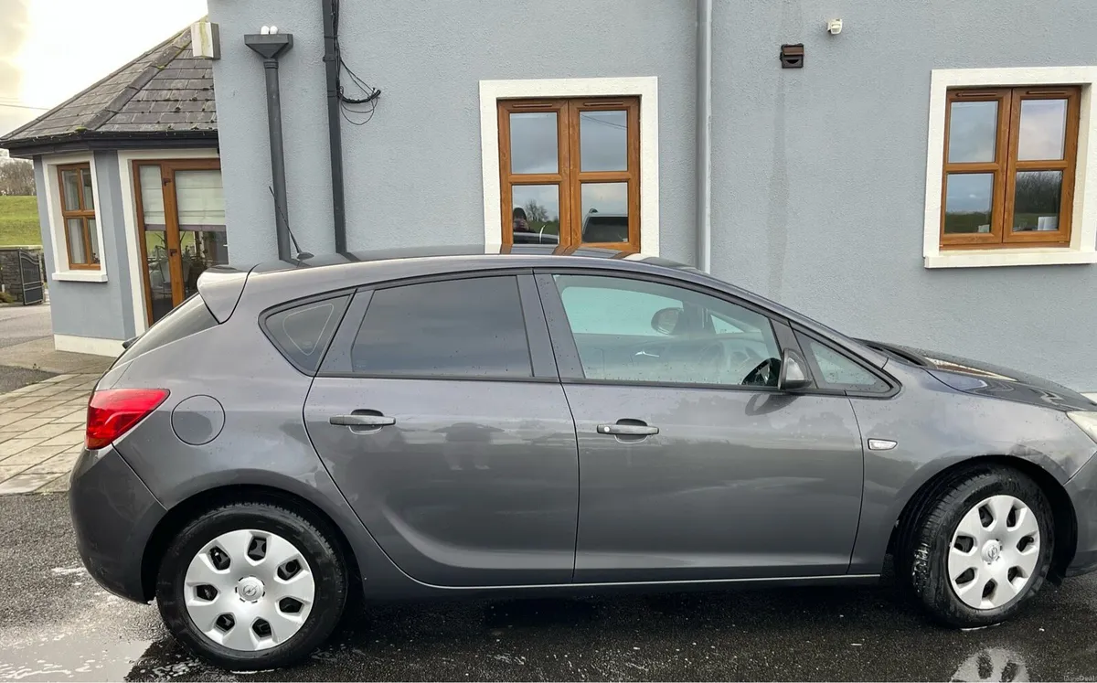 Opel Astra 2012 1.4L Diesel - Image 2