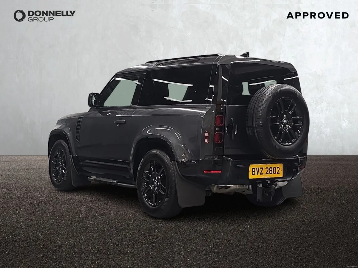 Land Rover Defender Diesel Estate X-Dynamic HSE - Image 2