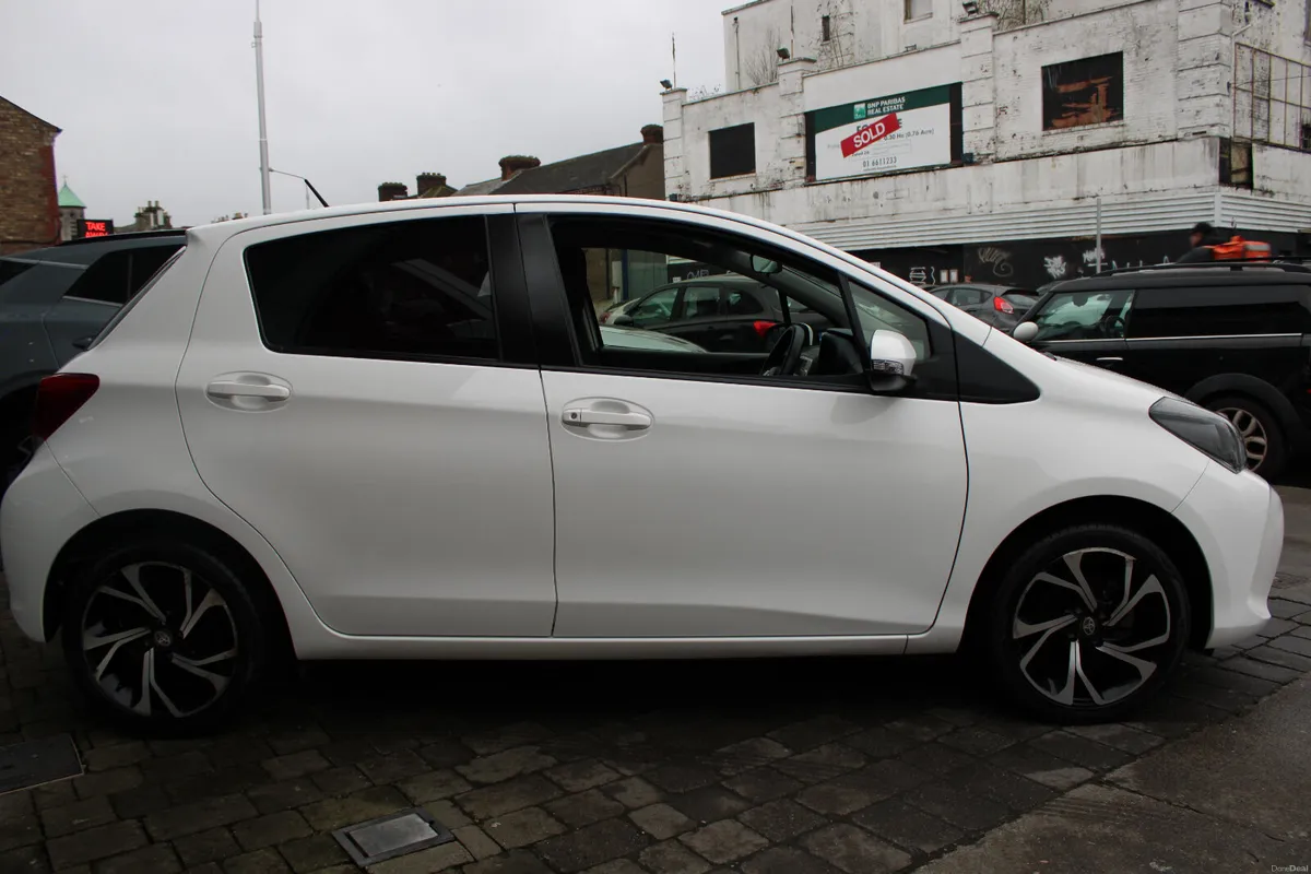 Toyota VITZ/YARIS 1.0 AUTOMATIC 2016 - Image 3
