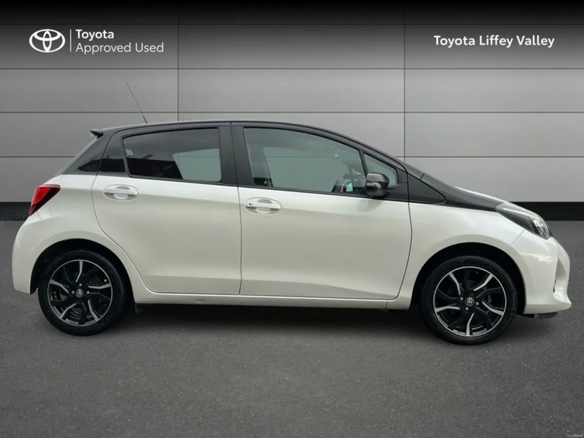 Toyota Yaris 1.33 VVT-I DESIGN 99BHP 5 5DR - Image 3