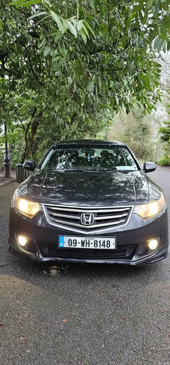Honda Accord 2009 - Image 2