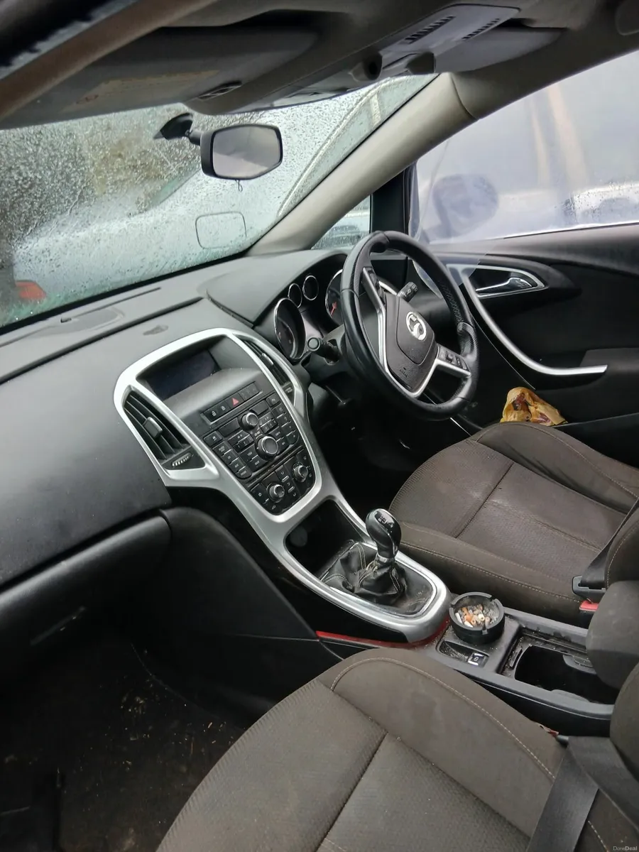 Vauxhall Astra 2011 - Image 2