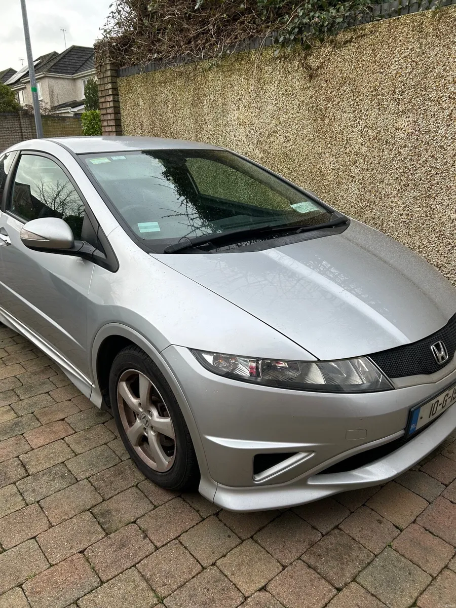 Honda Civic 2010 - Image 1