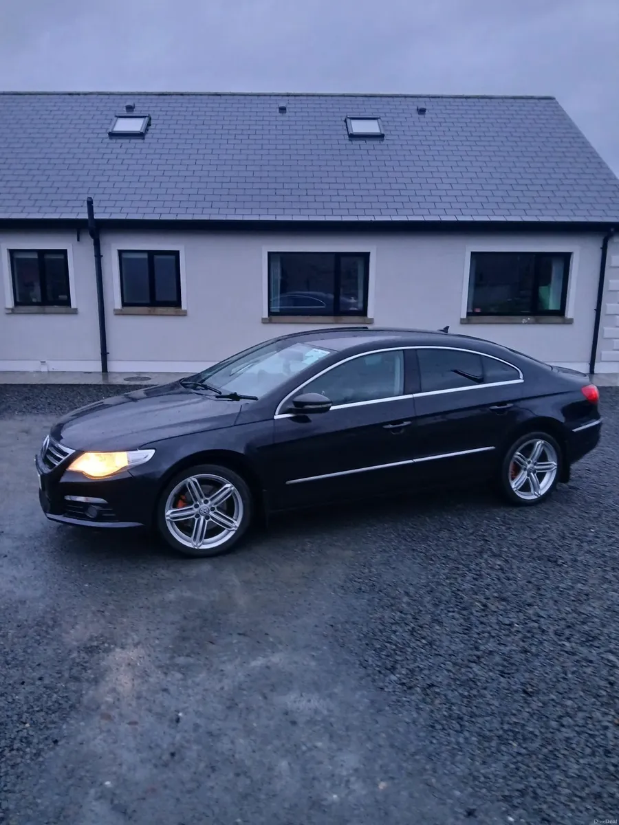 Volkswagen Passat 2011 - Image 2