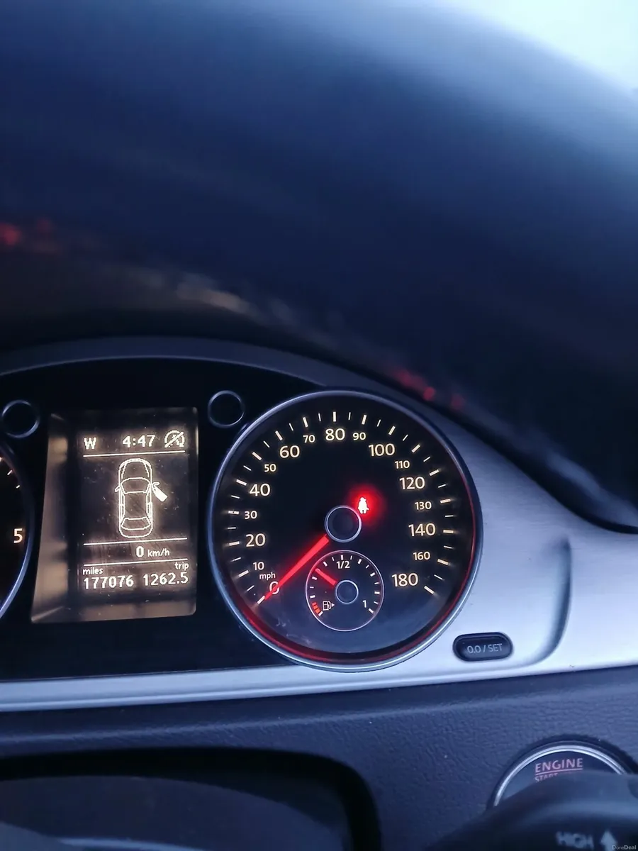 Volkswagen Passat 2011 - Image 4