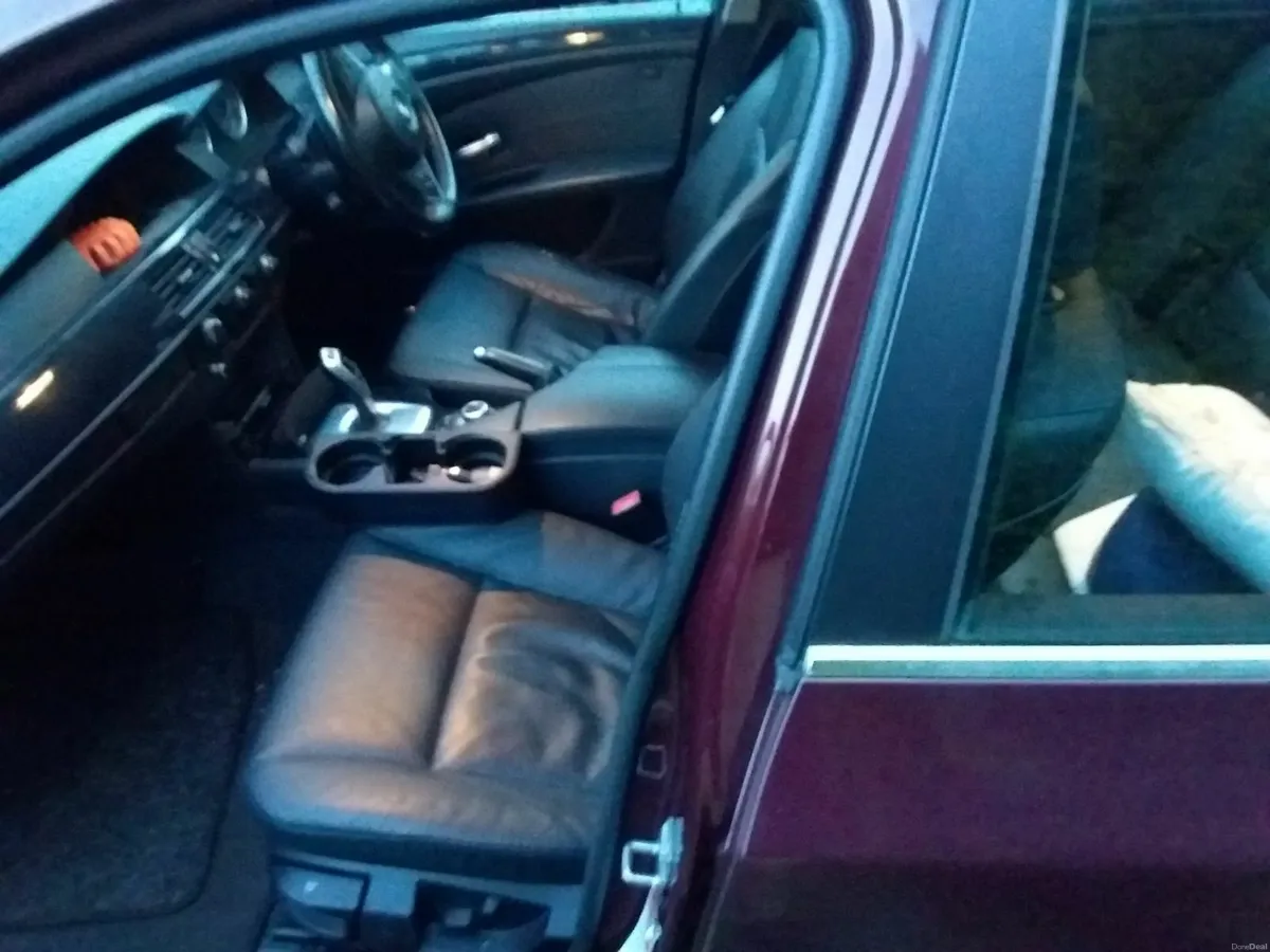 BMW 5-Series 2009 - Image 4