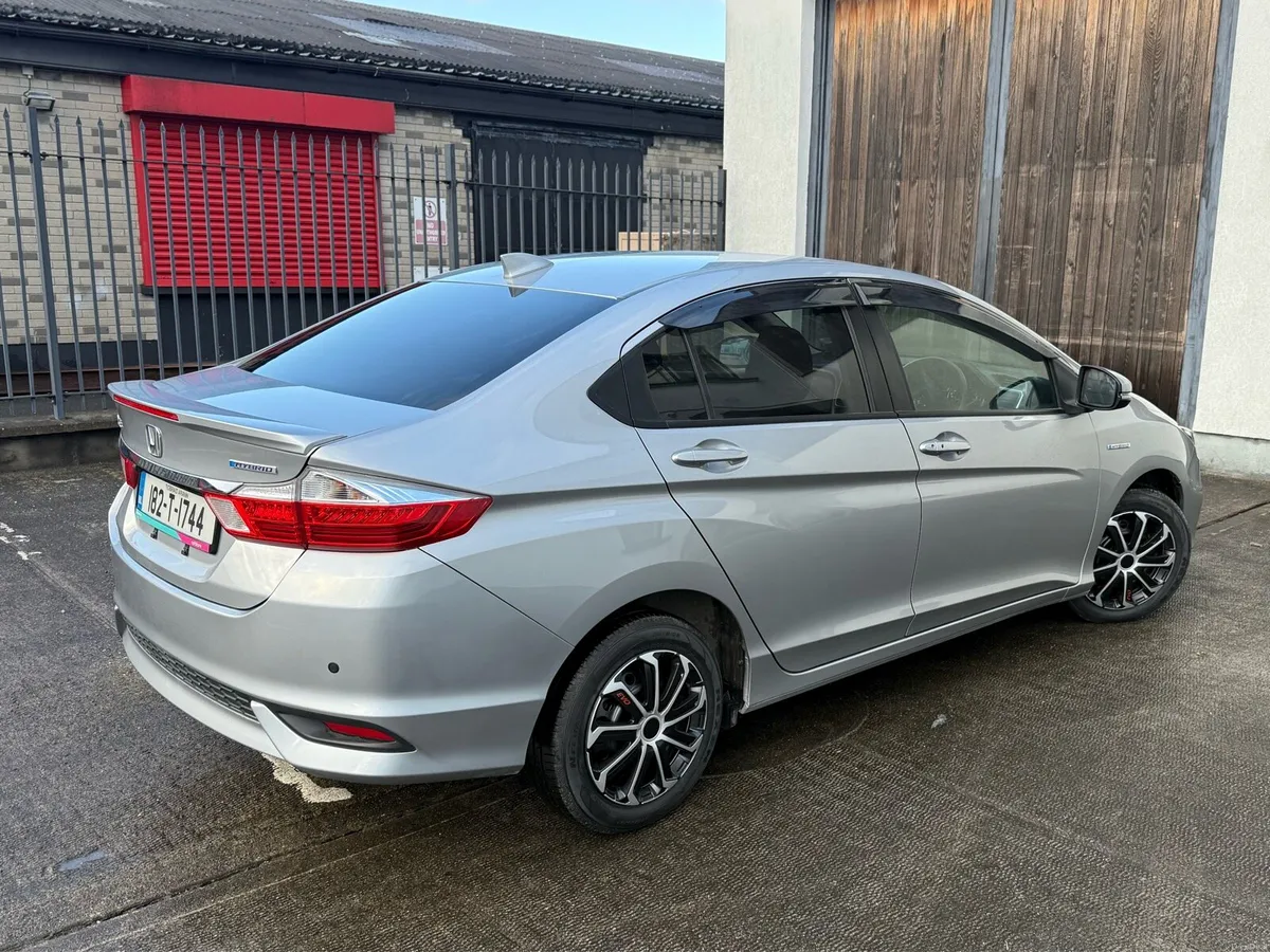 2018 Honda Grace 1.5 Petrol Hybrid 67 000KM - Image 4