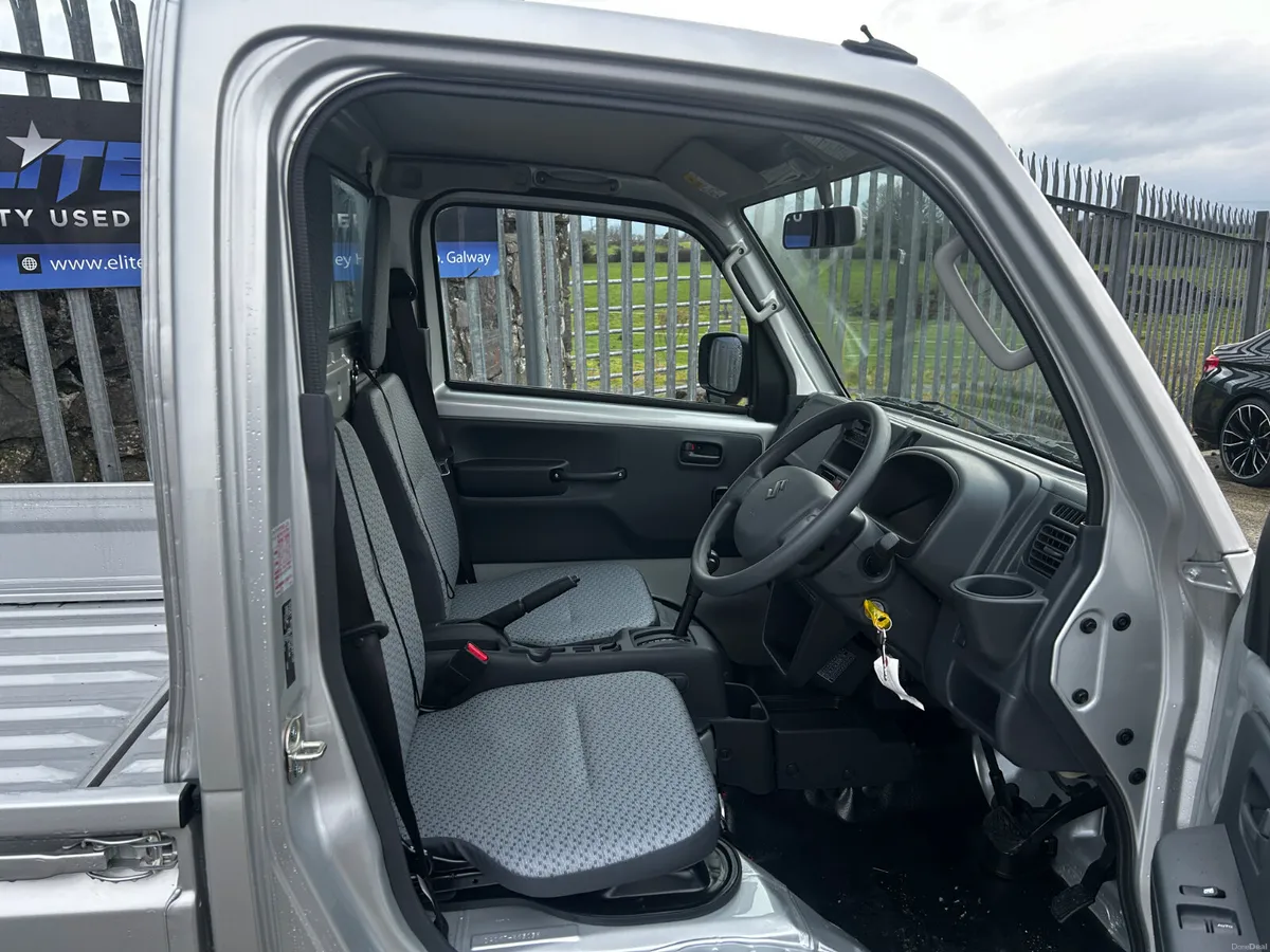 Suzuki Carry Pickup Automatic 4WD 2025 - Image 3