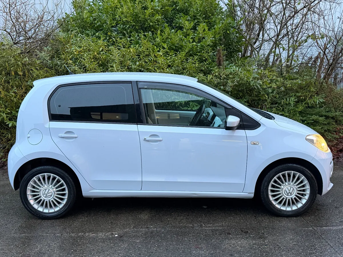 Volkswagen UP! Automatic - Image 2
