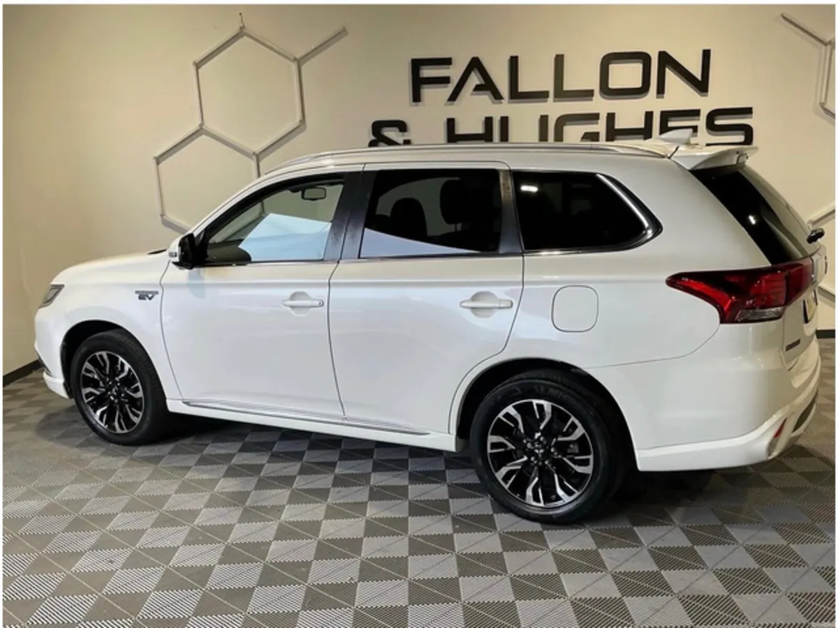 Mitsubishi Outlander 2.0 GX5HS PHEV  / PAN SUNROOF - Image 3