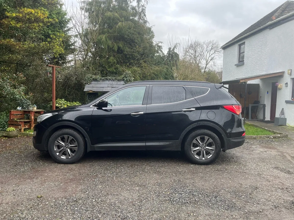 Hyundai Santa Fe 4WD Automatic - Image 4