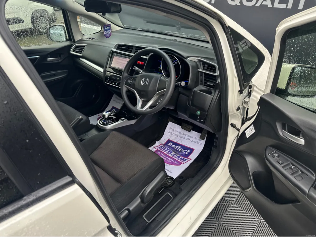 Honda Fit Hybrid - Image 6