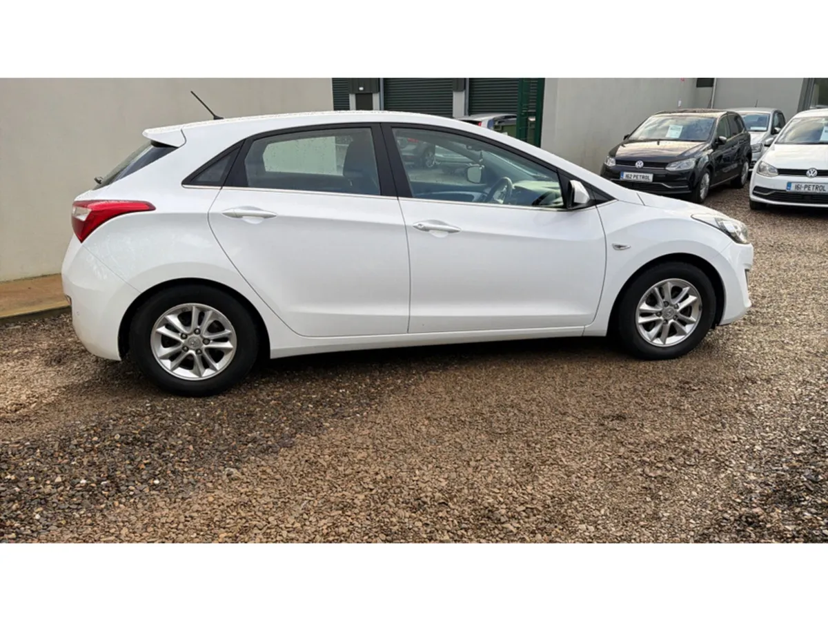 Hyundai i30 SE BLUE DRIVE CRDI - Image 4