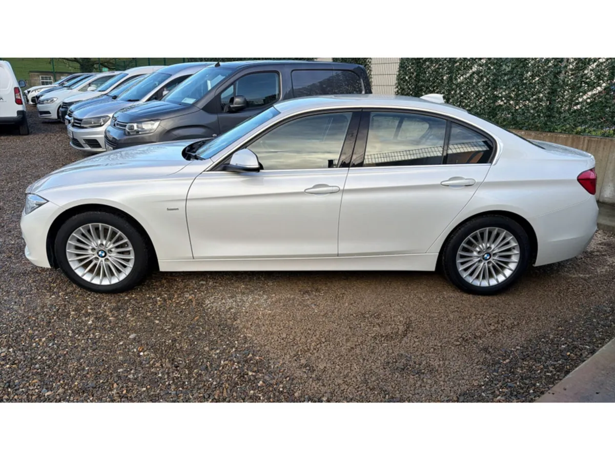 BMW 3-Series 320D LUXURY - Image 4