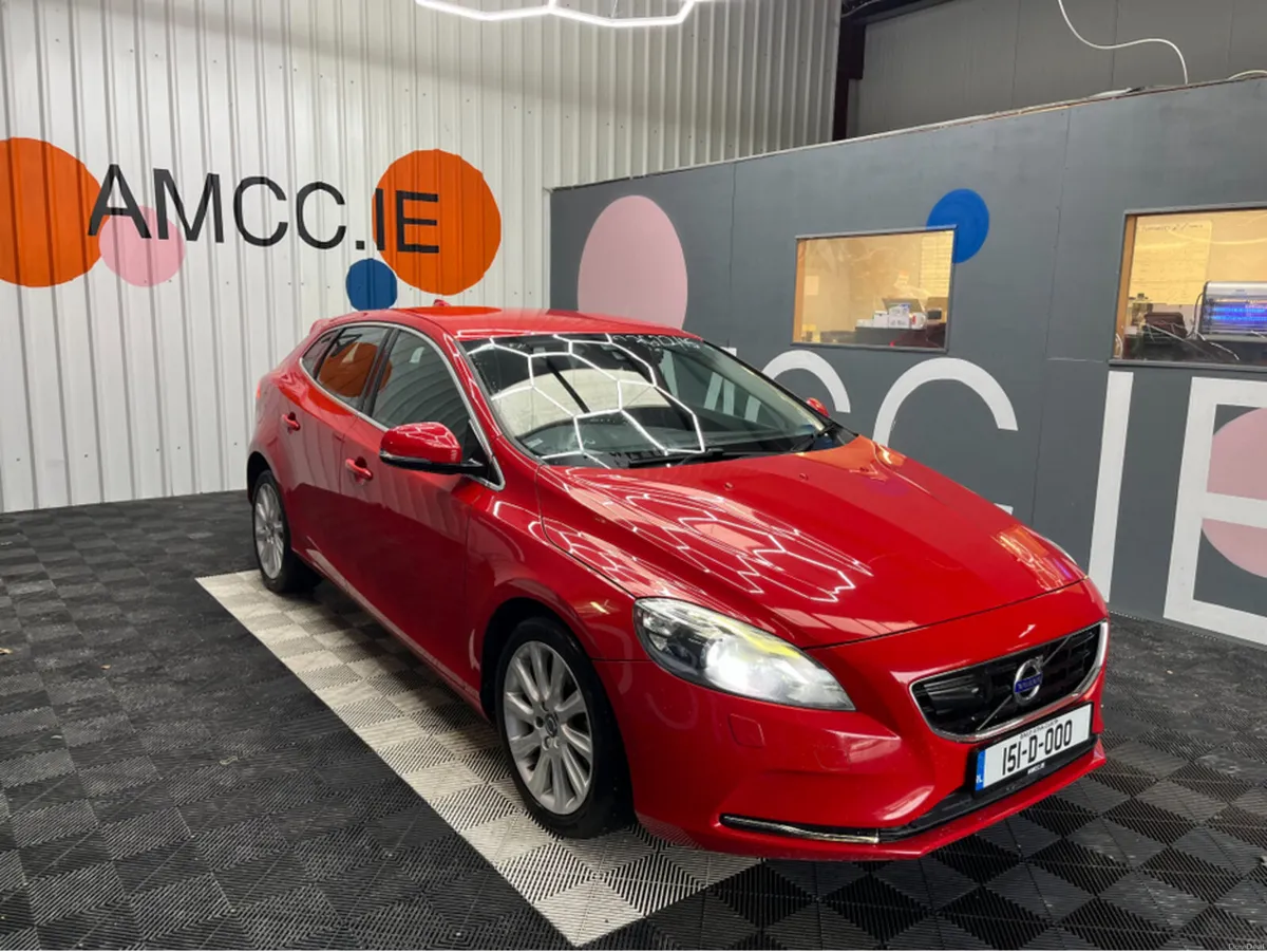 Volvo V40 2015 VOLVO V40 T4 SE 1.6 AUTOMATIC / CRU - Image 1