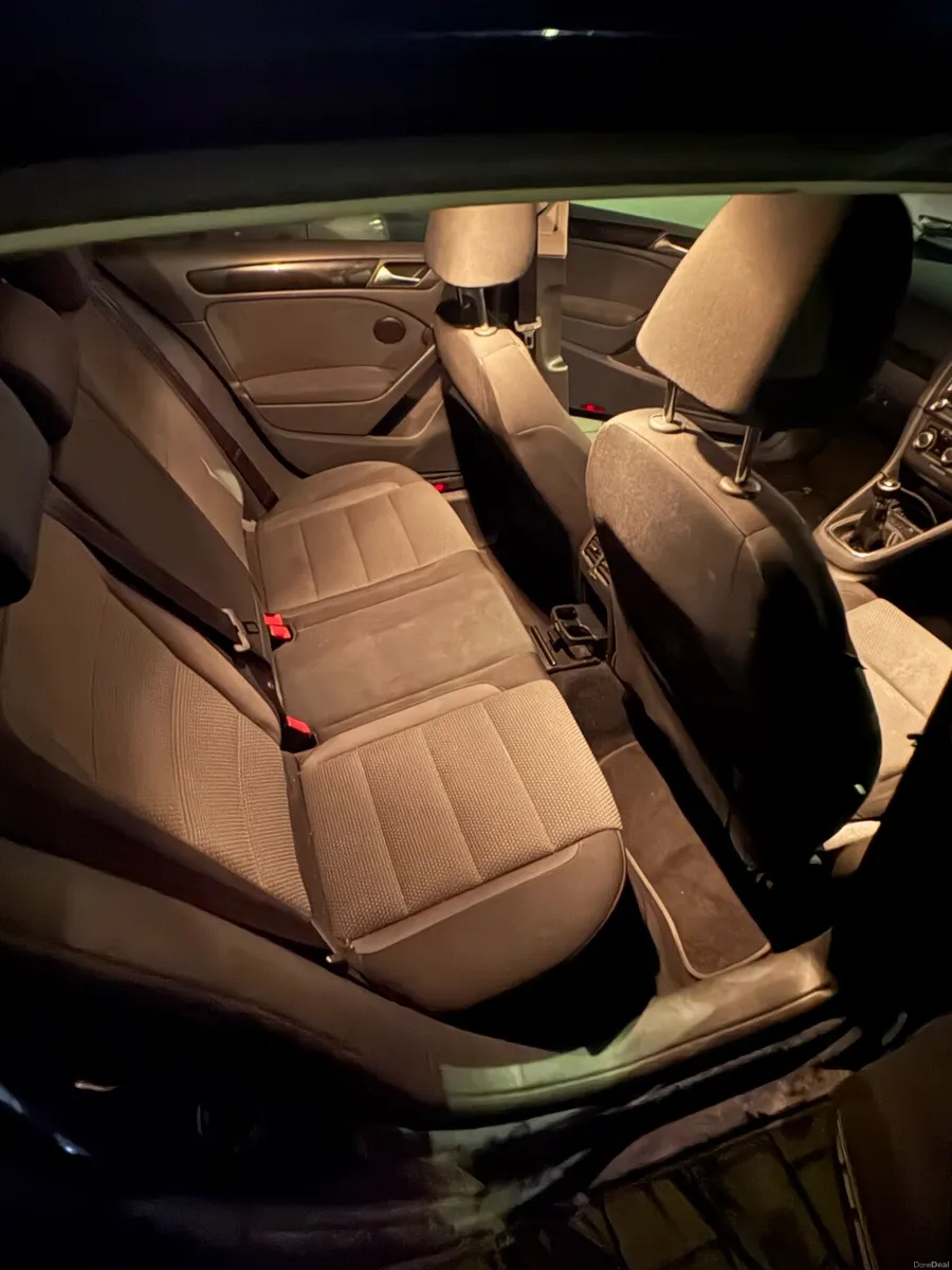 VW Golf 1.6 TDI Match-Tinted windows and Alloys - Image 4