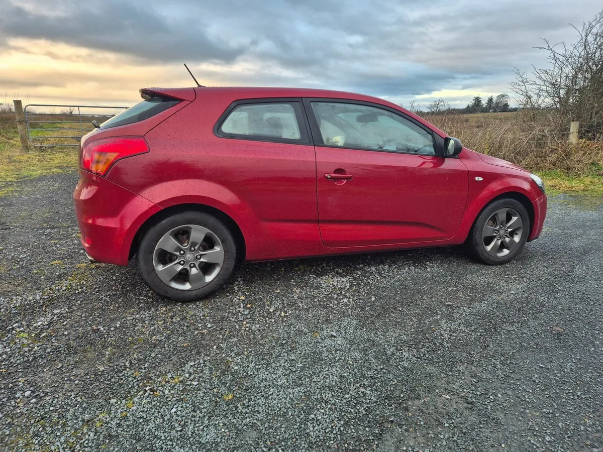 Kia Ceed 2011 - Image 2