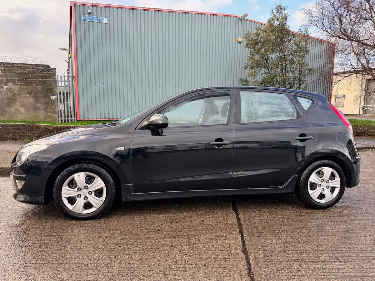**Sale Agreed** Hyundai i30 2010 - Image 2