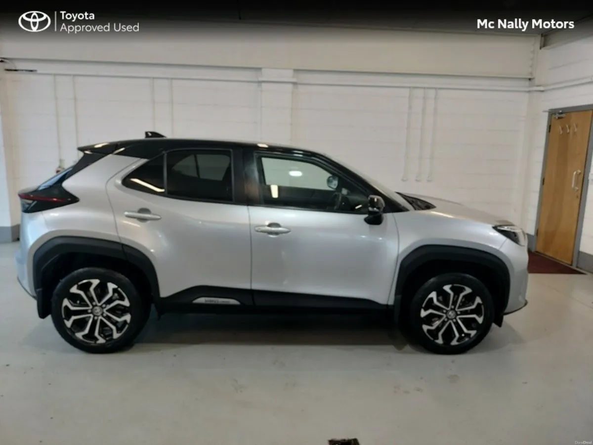 Toyota Yaris Cross LUNA SPORT LOW KMS - Image 4
