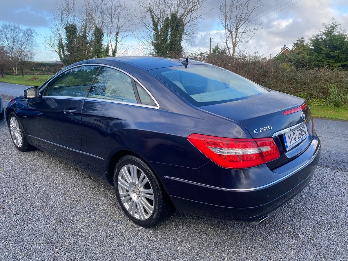 2011 MERCEDES E220 COUPE - Image 2
