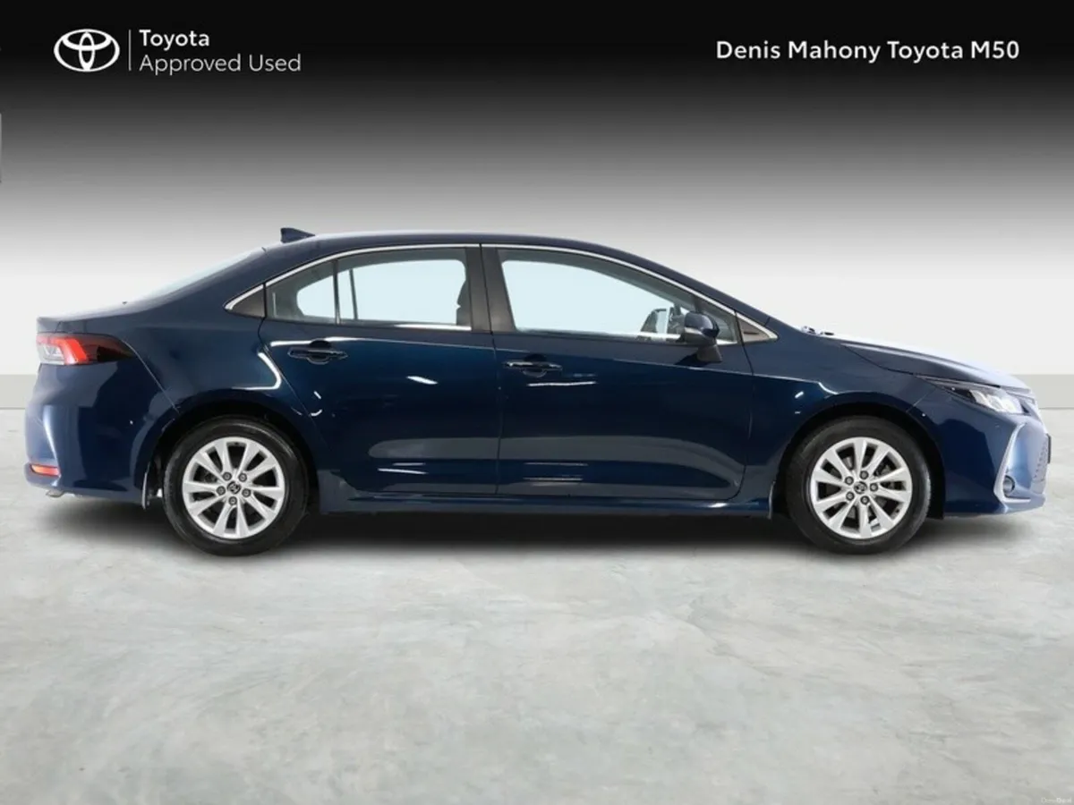 Toyota Corolla Luna Hybrid Saloon - Image 3