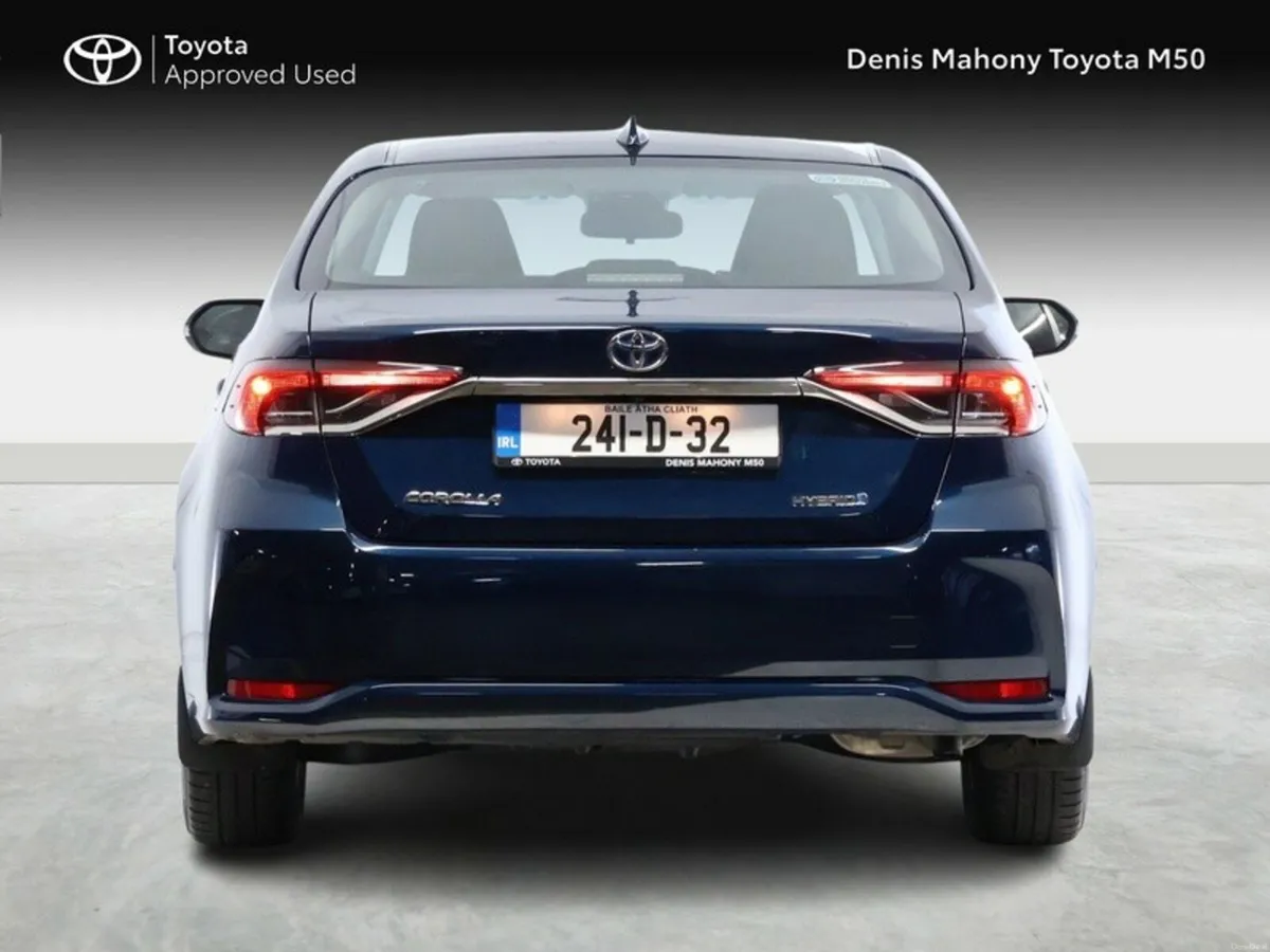 Toyota Corolla Luna Hybrid Saloon - Image 4