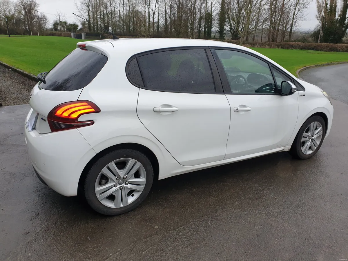 Peugeot 208/ 2016/AUTO/1.2 PETROL - Image 4