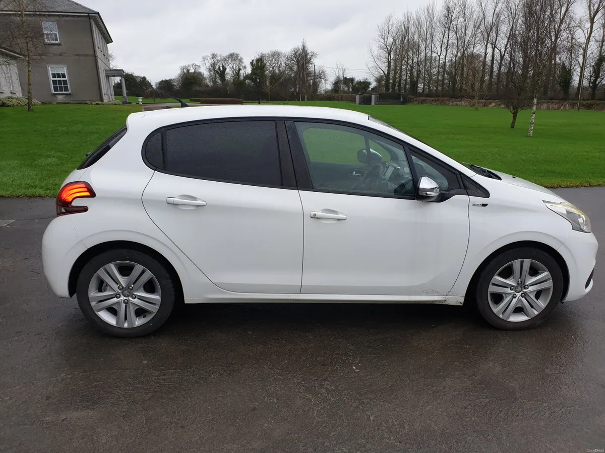Peugeot 208/ 2016/AUTO/1.2 PETROL - Image 3