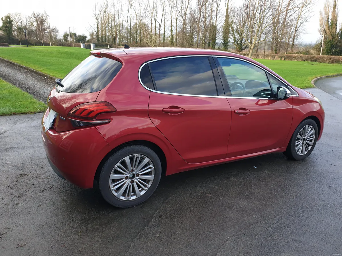 Peugeot 208 /2016/AUTO/1.2 PETROL - Image 3