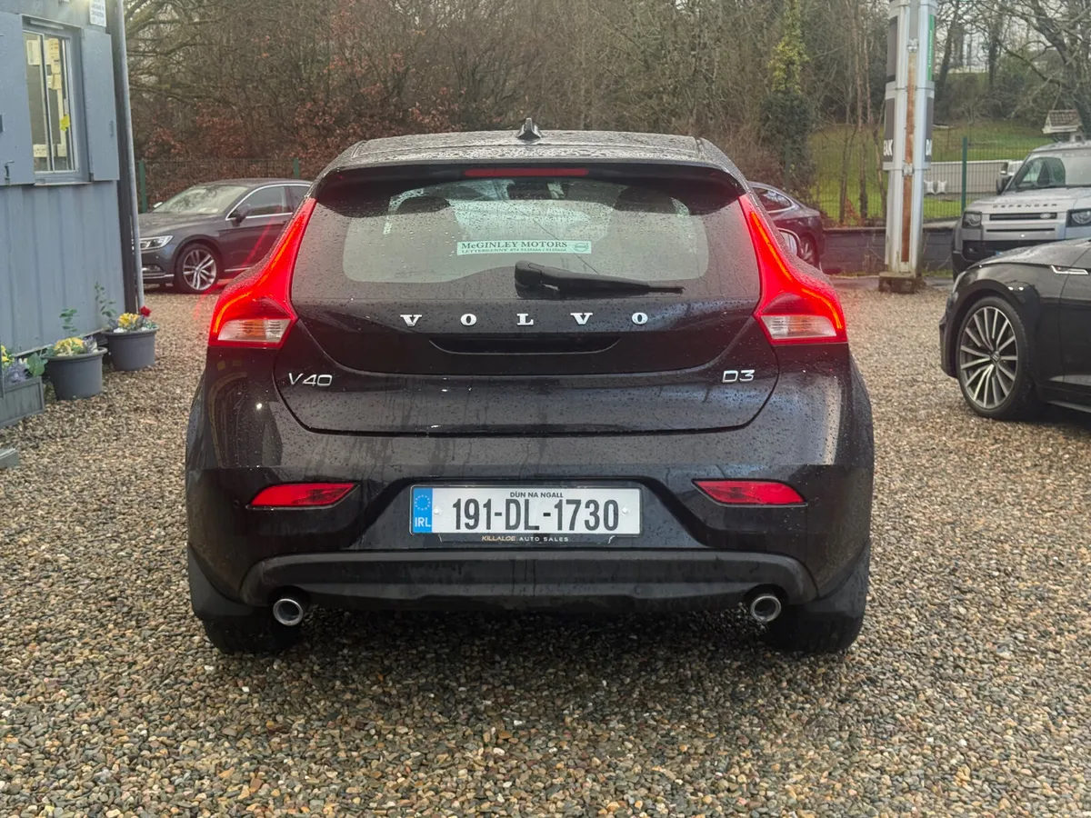 2019 Volvo V40 2.0D Manual (Top Spec) - Image 4
