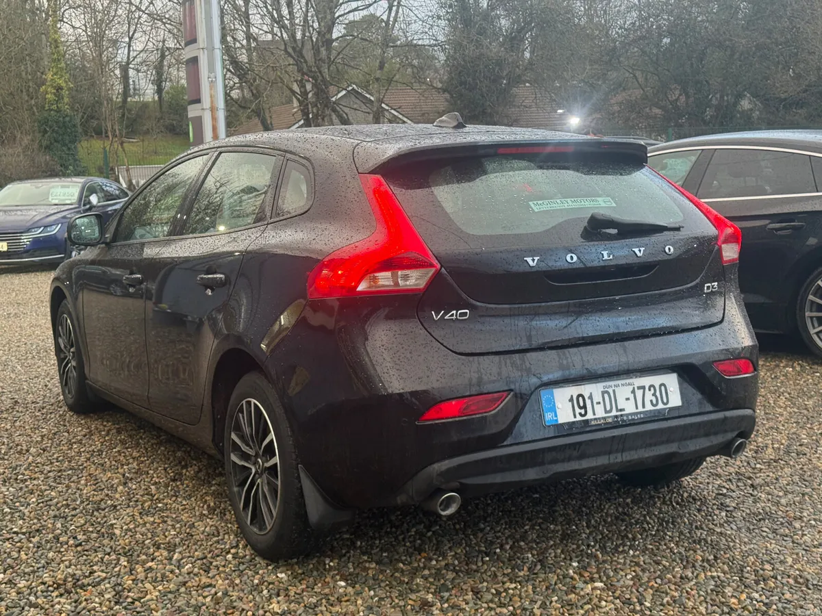2019 Volvo V40 2.0D Manual (Top Spec) - Image 2