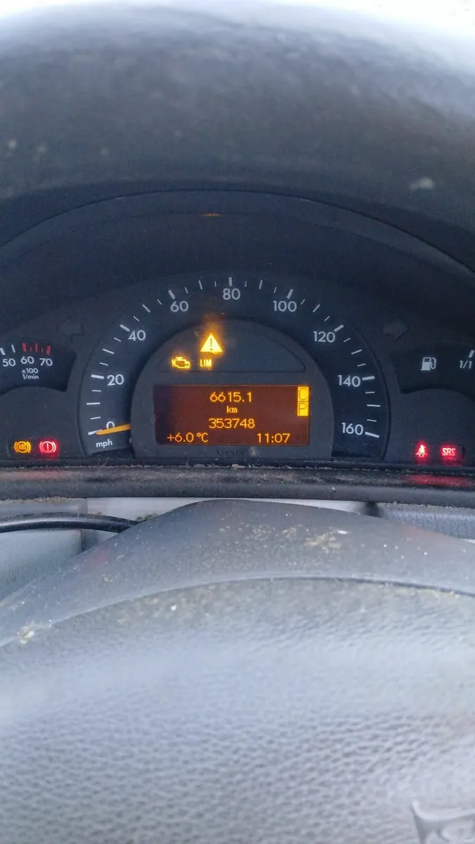 Mercedes-Benz C-Class 2004 - Image 2