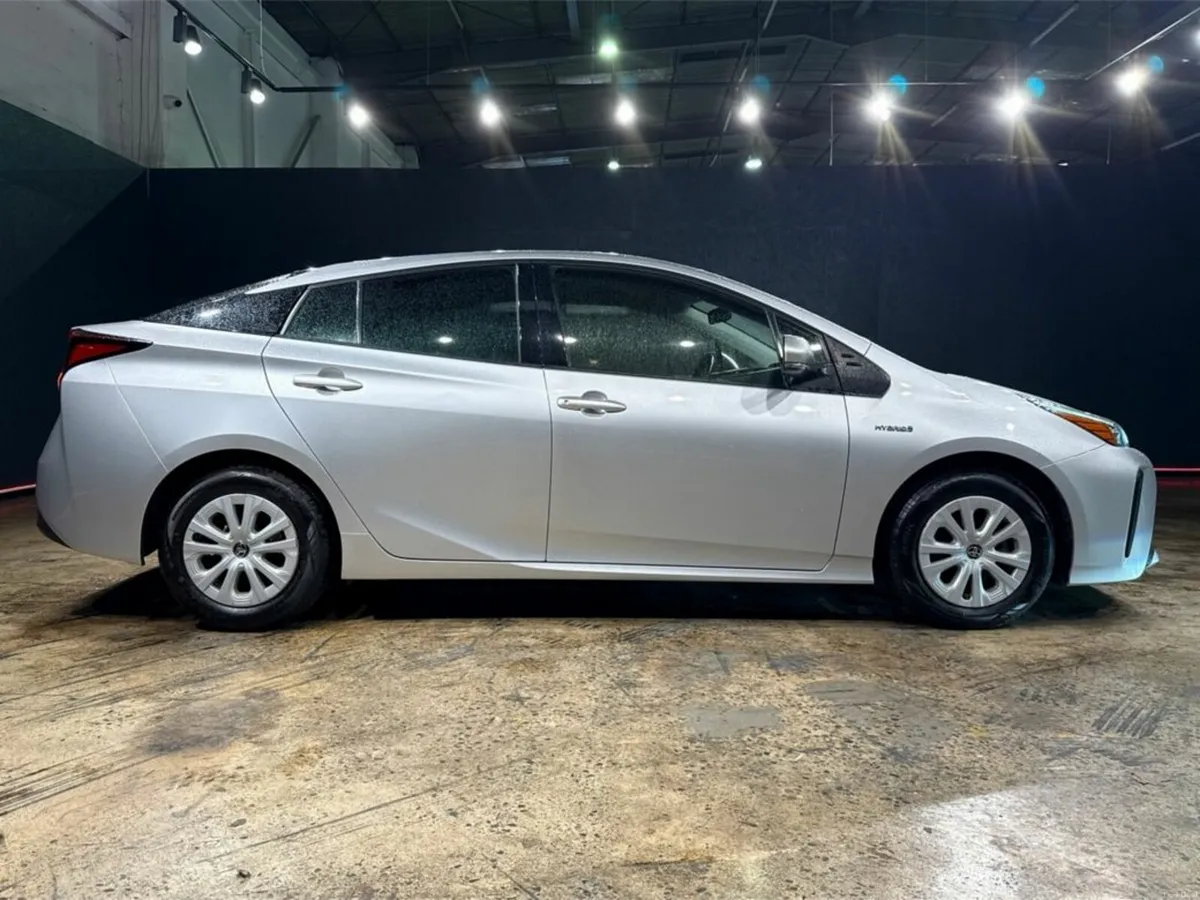 Toyota Prius 1.8L HYBRID AUTOMATIC - TOYOTA SAFETY - Image 3