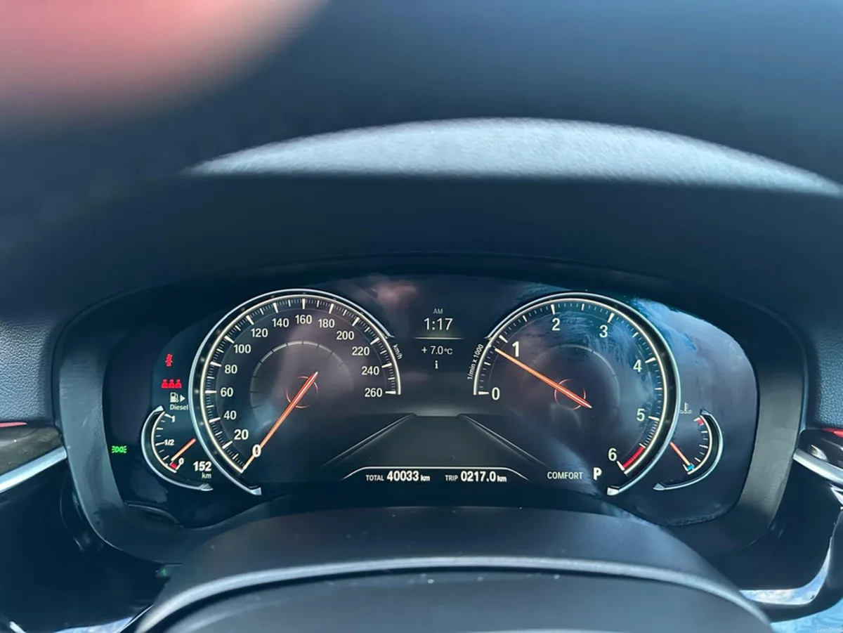 BMW 5-Series 2.0L Diesel M-SPORT Sunroof/Electric - Image 4