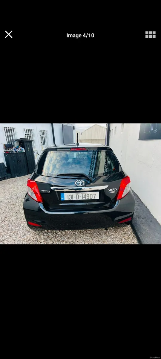 Toyota Yaris (black) - Image 2