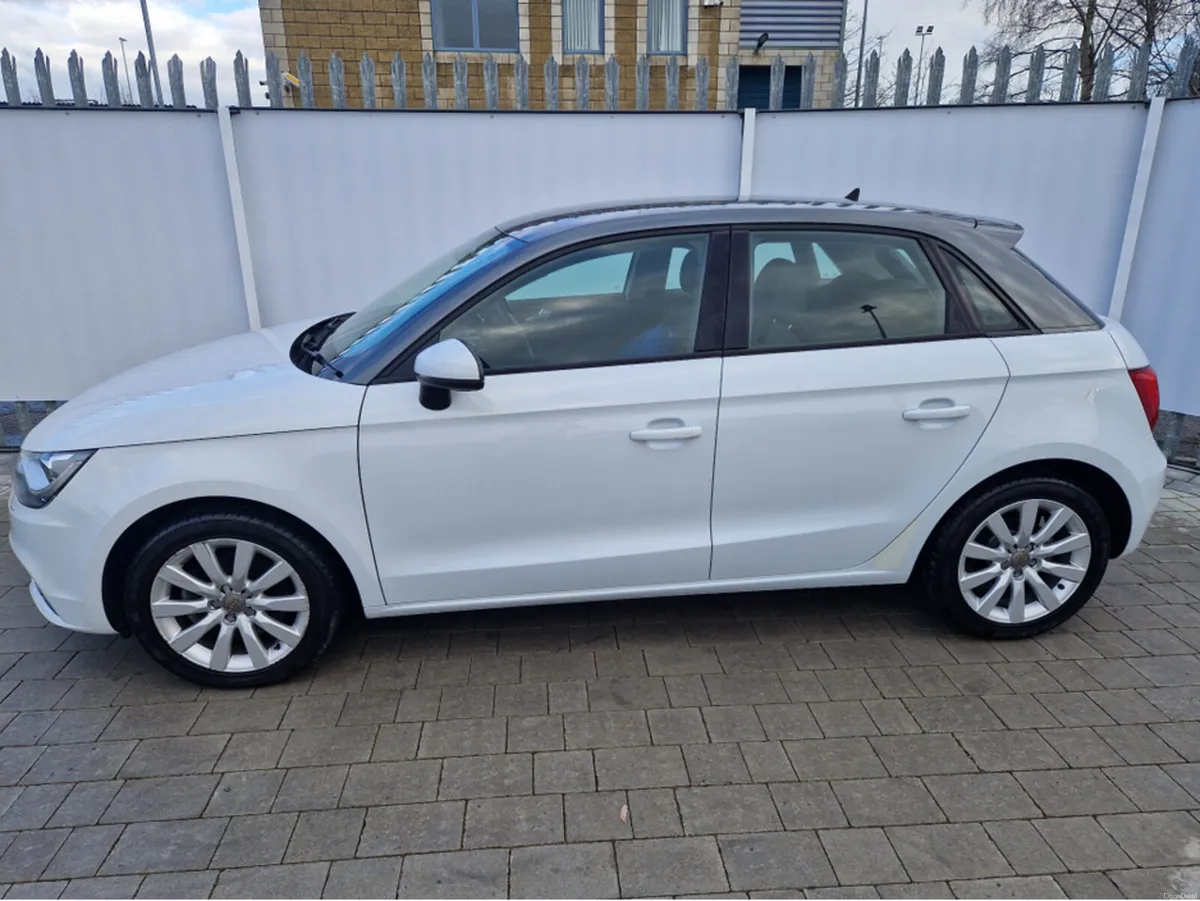 Audi A1 1.4 PETROL AUTO - Image 4