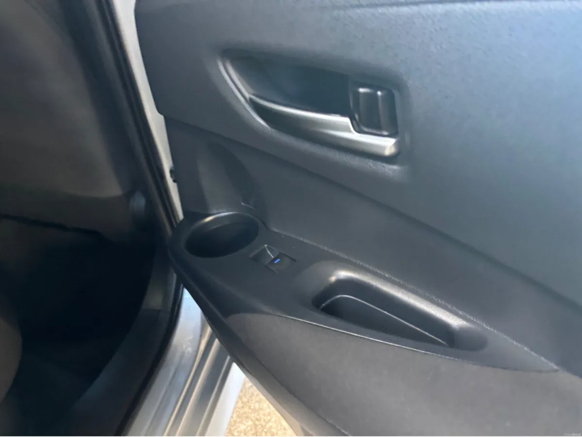 Toyota Corolla LUNA H/B 4DR AUTO HYBRID - Image 2