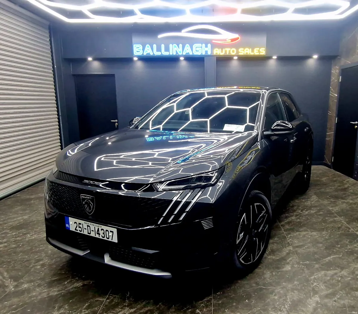 PEUGEOT 1.2 MHEV ALLURE - Image 2