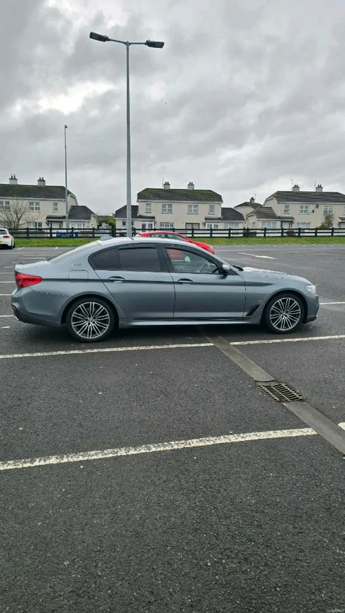2018 BMW 530e Plug-In Hybrid – Automatic - Image 4