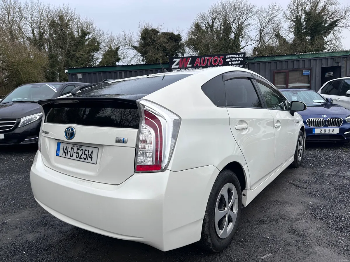 141 Toyota Prius Half Leather - Image 6
