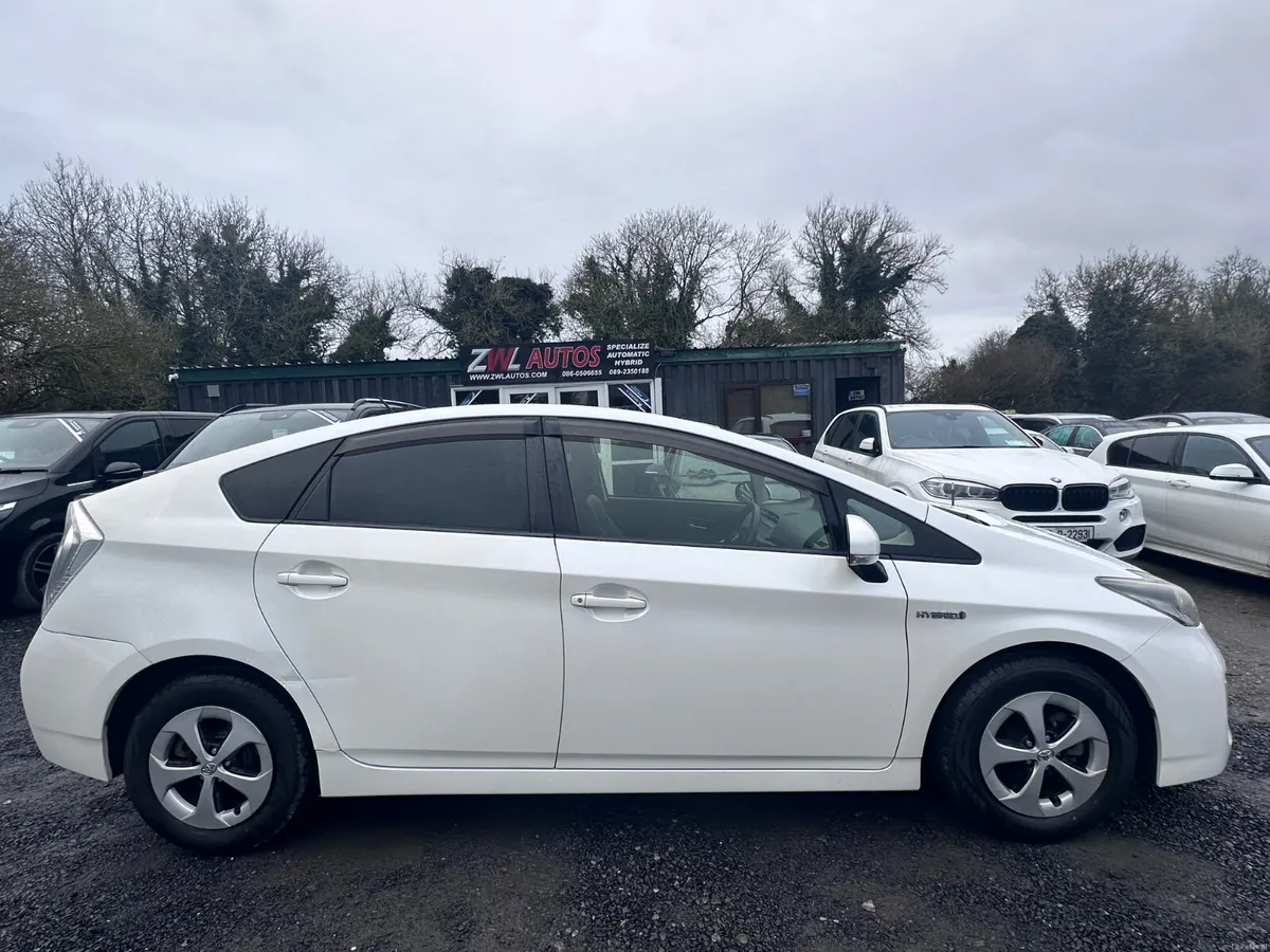 141 Toyota Prius Half Leather - Image 5
