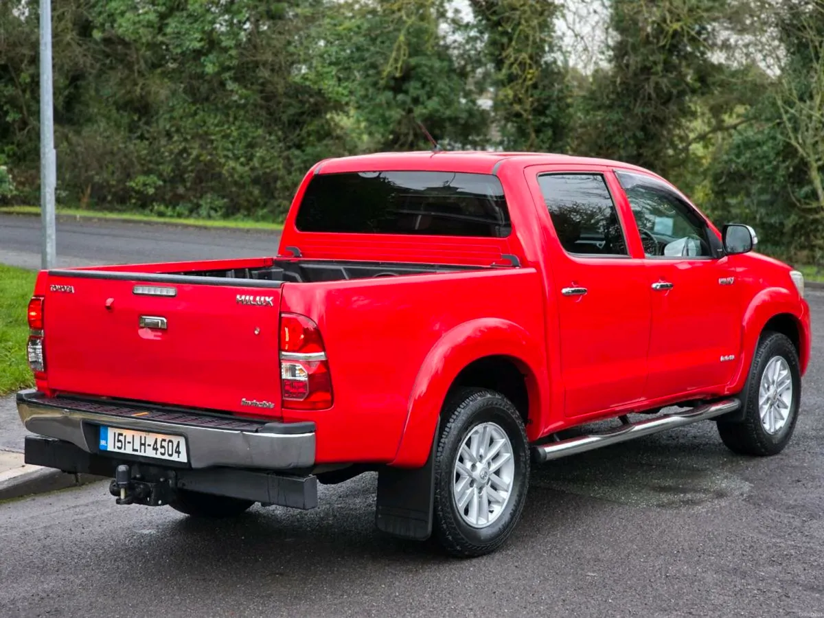 151 TOYOTA HILUX 3.0D AUTO INVINCIBLE LOW MILES - Image 4