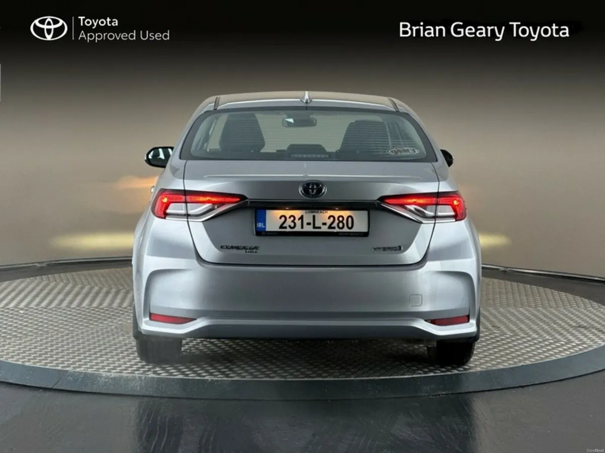 Toyota Corolla HYBRID LUNA SALOON - Image 4