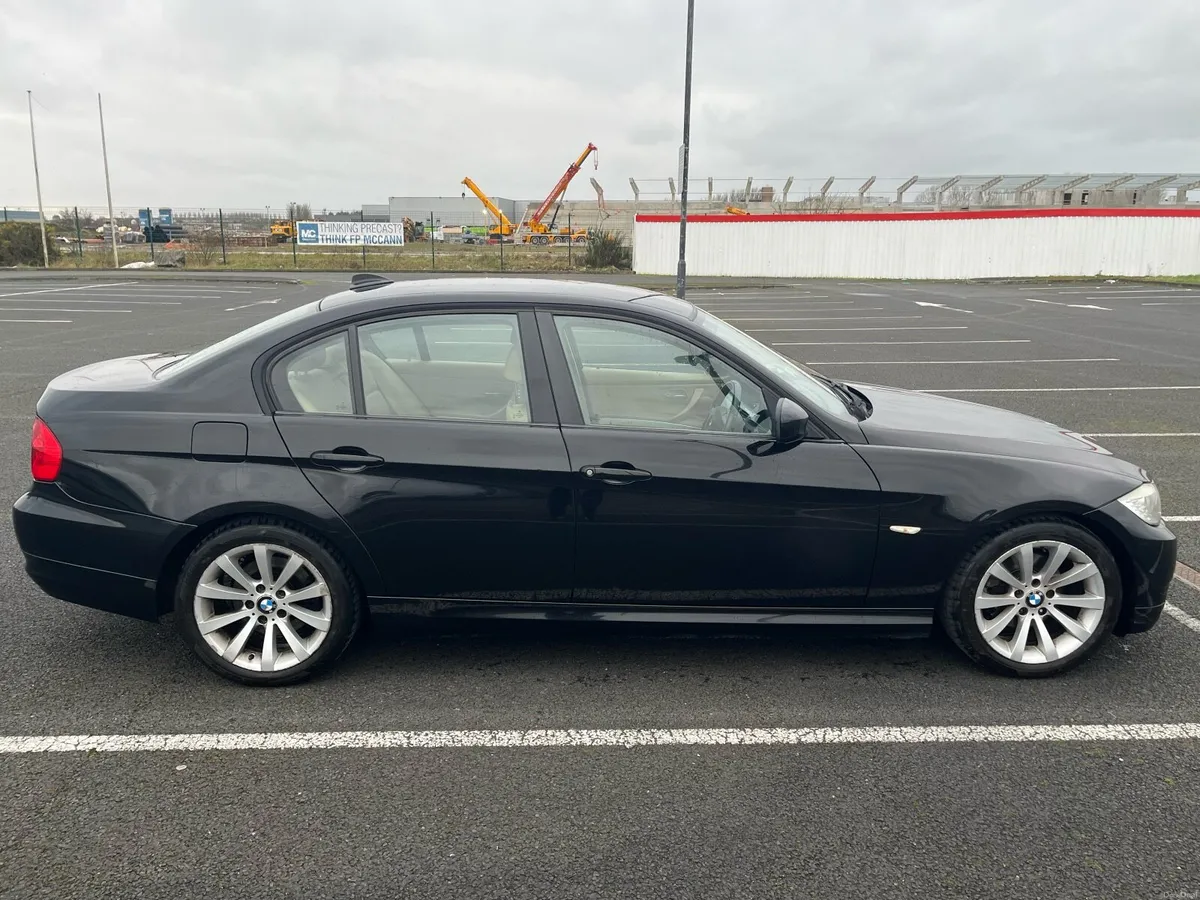 BMW 318d Business Edition 2010 - Image 3